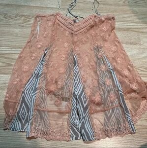 Gimmicks by BKE lace tank medium